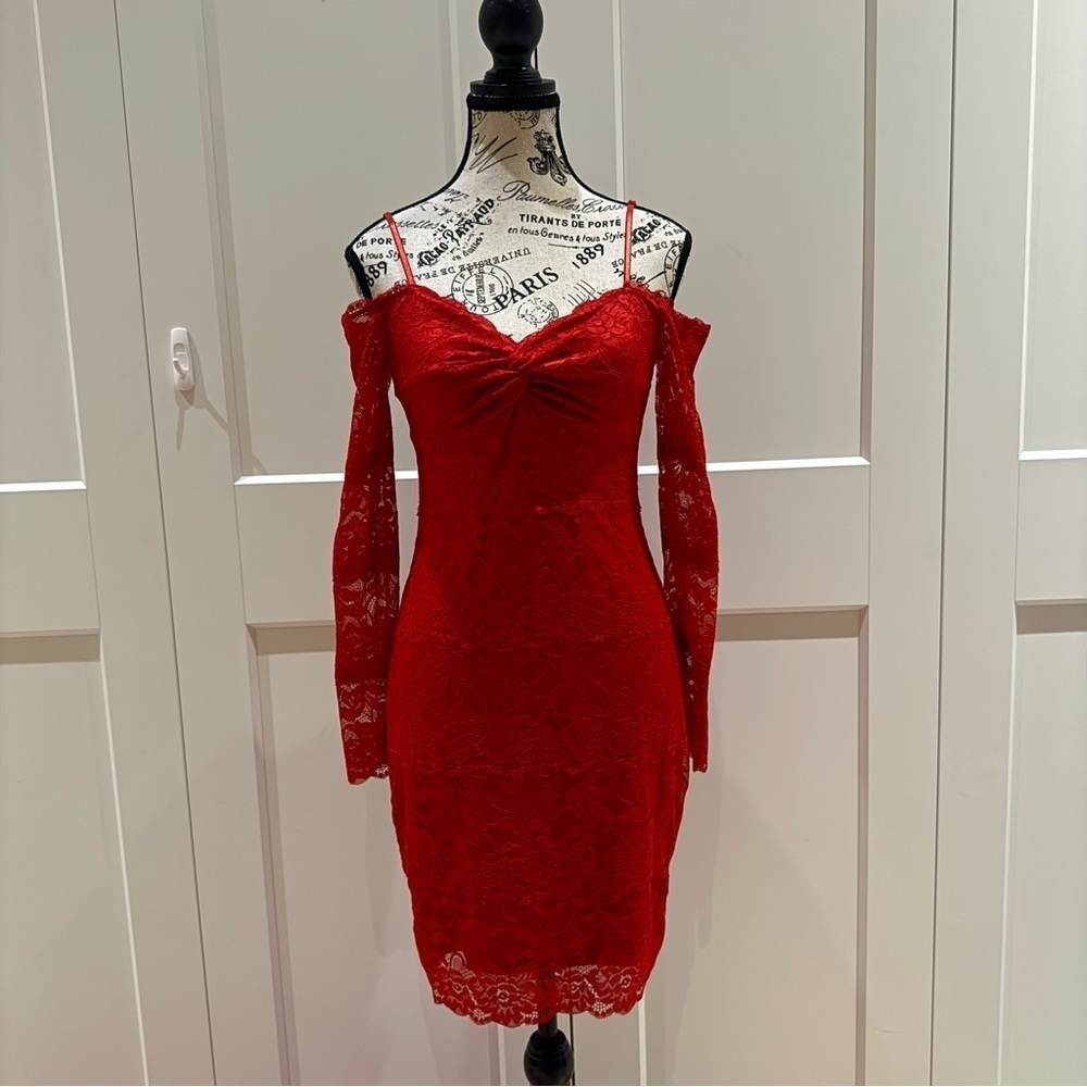 ✨GUESS Sexy Beautiful Off Shoulder Dress - Good
condition- Size Small✨ - Picture 5 of 15